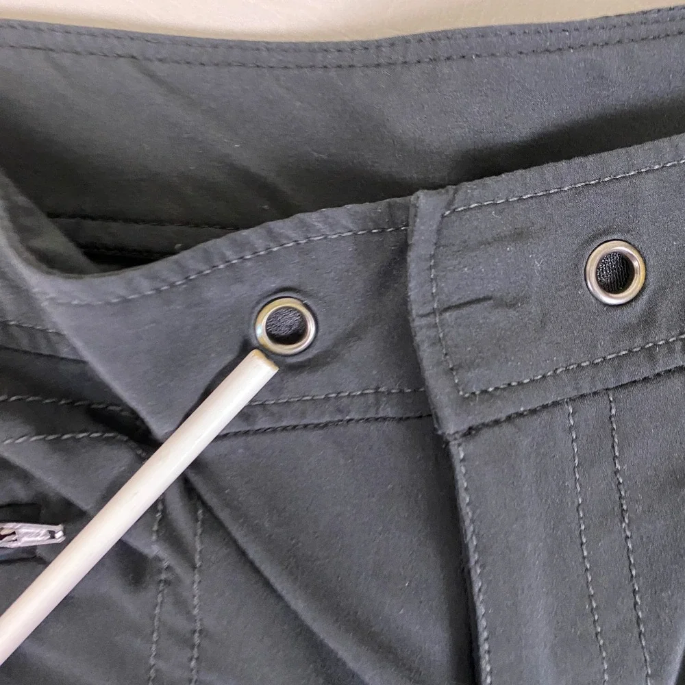 Athleta Hiking Cargo Shorts Women's Size 10‎ Gray Style Outdoor Utility *Flaw*